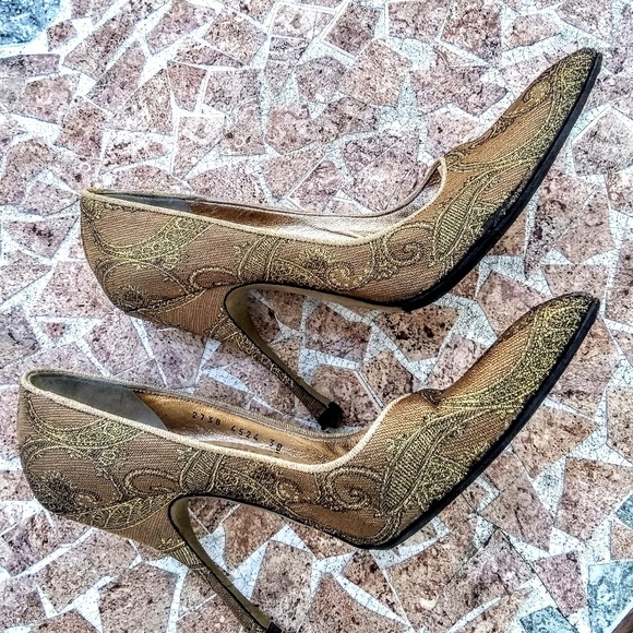 Dolce and Gabanna Gold Lace Pumps - Picture 3 of 6